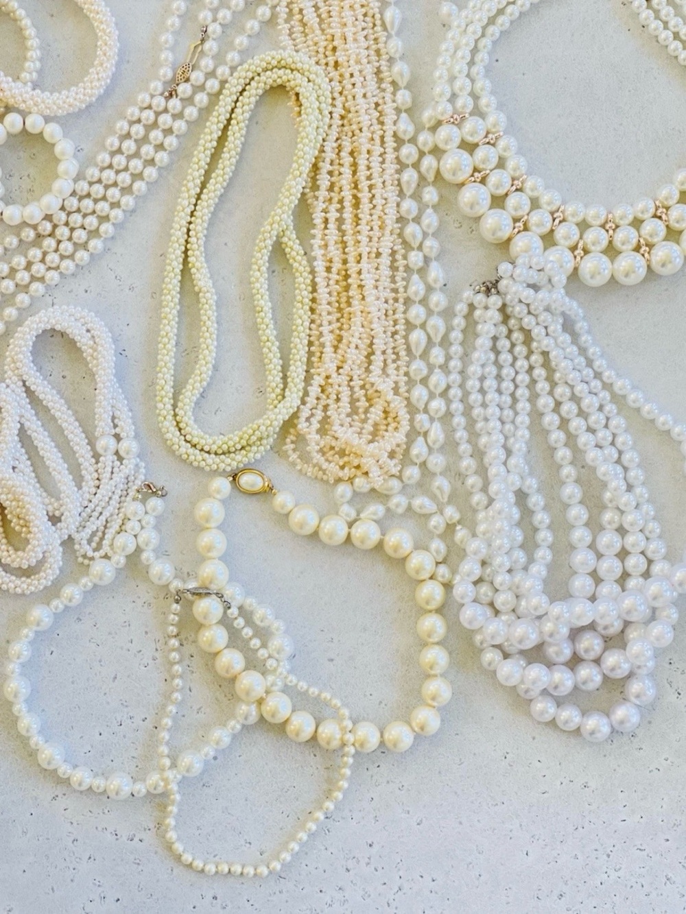 Vintage To Modern Faux Pearl Jewelry Lot Necklaces Bracelets 16 Pc Costume - Picture 3 of 5